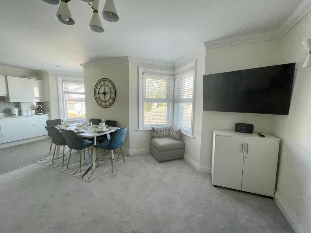 Exquisite Apartment, Stone Throw From The Beach Bournemouth Dış mekan fotoğraf